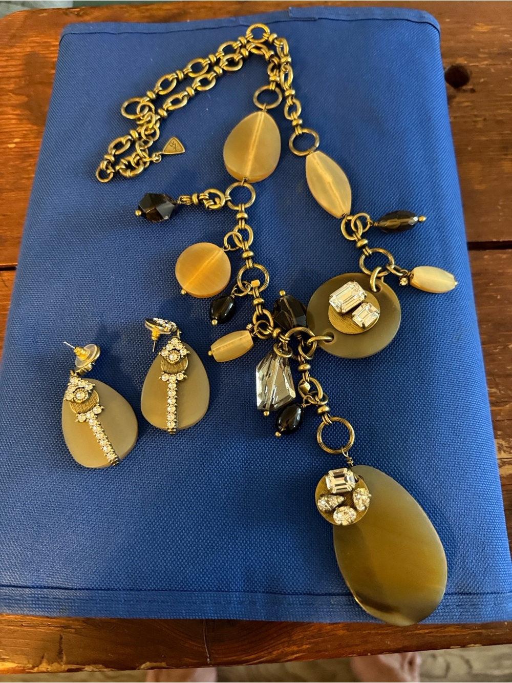Silpada K&R Wanderlust necklace with earrings